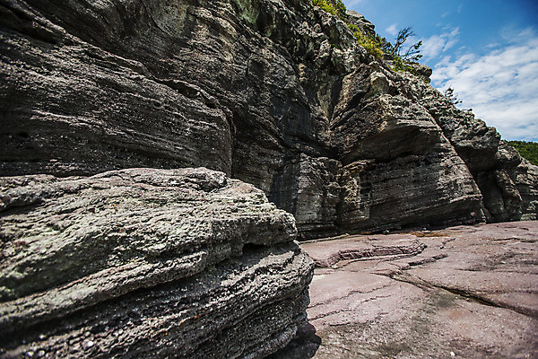 포토 JPG 주간 구름 바다 섬 사람없음 야외 골짜기 맑음 전라남도 기암절벽 진도 국내포토 자연요소 자연 날씨 절벽 전라도 파일형식