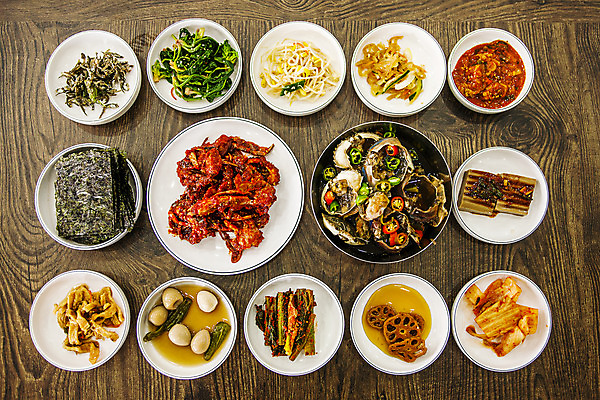 포토 JPG 한식 음식 반찬 김치 실내 사람없음 하이앵글 전라남도 시금치 여수 간장게장 도토리묵 메추리알장조림 멸치볶음 양념게장 연근조림 콩나물무침 국내포토 뷰포인트 채소 내부 전라도 볶음 무침 게장 조림 장조림 파일형식