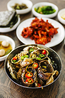 포토 JPG 주간 음식 반찬 실내 사람없음 아웃포커스 김 전라남도 여수 간장게장 양념게장 국내포토 자연요소 촬영기법 내부 해조류 전라도 게장 파일형식