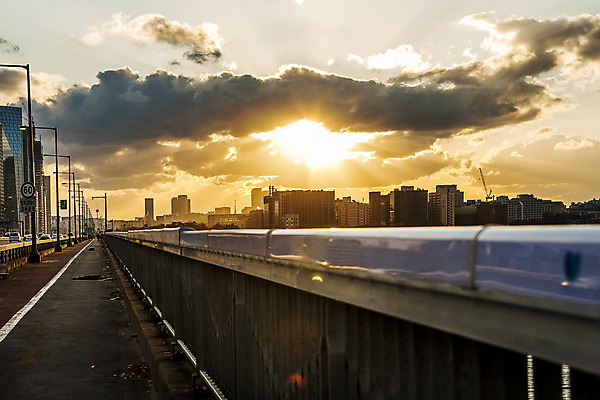 포토 JPG 주간 구름 서울 한국 풍경 사람없음 야외 건물 노을 일몰 국내여행 마포 마포대교 국내포토 자연요소 건축물 아시아 여행 다리_건축물 파일형식