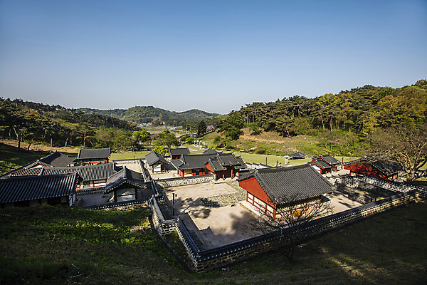 포토 JPG 주간 산 한옥 풍경 사람없음 야외 충청남도 국내여행 서원 서천 전경 국내포토 자연요소 한국전통 여행 고건축 충청도 파일형식 탑뷰