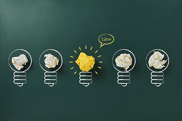 포토 JPG 스튜디오촬영 종이 비즈니스 전구 아이디어 실내 사람없음 빛 하이앵글 칠판 오브젝트 구김 창의력 초록배경 국내포토 뷰포인트 백그라운드 컨셉 모션 내부 초록색 파일형식