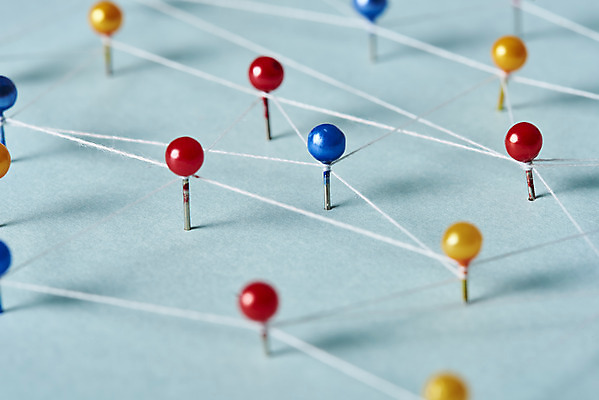 포토 JPG 스튜디오촬영 비즈니스 실내 근접촬영 사람없음 네트워크 압정 연결 오브젝트 파란배경 공유 빅데이터 국내포토 뷰포인트 백그라운드 내부 파란색 사무용품 파일형식 4차산업