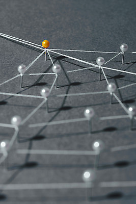 포토 JPG 스튜디오촬영 비즈니스 회색배경 실내 사람없음 네트워크 실 압정 소프트포커스 연결 오브젝트 공유 소셜네트워크 빅데이터 국내포토 백그라운드 촬영기법 내부 사무용품 회색 파일형식 4차산업