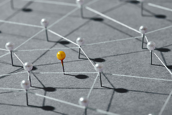 포토 JPG 스튜디오촬영 비즈니스 회색배경 실내 사람없음 네트워크 실 압정 연결 오브젝트 공유 소셜네트워크 빅데이터 국내포토 백그라운드 내부 사무용품 회색 파일형식 4차산업