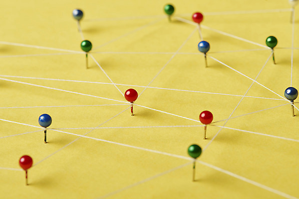 포토 JPG 스튜디오촬영 비즈니스 실내 사람없음 네트워크 실 압정 연결 오브젝트 공유 노란배경 빅데이터 국내포토 백그라운드 내부 노란색 사무용품 파일형식 4차산업