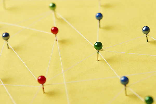 포토 JPG 스튜디오촬영 비즈니스 실내 사람없음 네트워크 실 압정 연결 오브젝트 공유 노란배경 빅데이터 국내포토 백그라운드 내부 노란색 사무용품 파일형식 4차산업