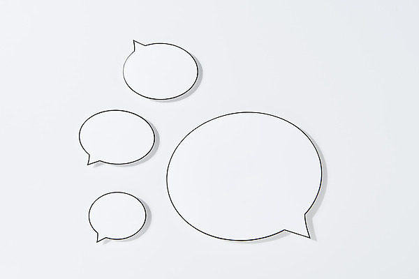 포토 JPG 스튜디오촬영 백그라운드 말풍선 비즈니스 회의 아이디어 실내 대화 사람없음 하이앵글 흰색 오브젝트 흰배경 창의력 국내포토 뷰포인트 컬러 컨셉 말하기 내부 파일형식