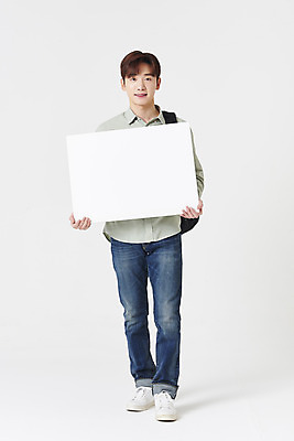 포토 JPG 스튜디오촬영 전신 배너 남자 대학생 책가방 사각프레임 실내 한명 서기 미소 들기 청년 성인 앞모습 30대 한국인 흰배경 성인남자한명만 국내포토 1 학생 뷰포인트 백그라운드 가방 모션 프레임 표정 사람 동양인 내부 장년 사각형 흰색 남자한명만 성인남자만 파일형식