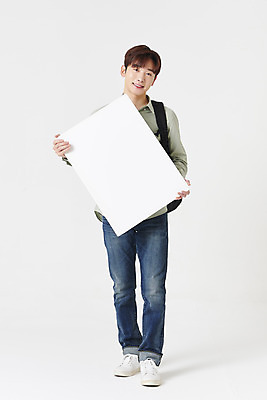 포토 JPG 스튜디오촬영 전신 배너 남자 대학생 책가방 사각프레임 실내 한명 서기 미소 들기 청년 성인 앞모습 30대 한국인 흰배경 성인남자한명만 국내포토 1 학생 뷰포인트 백그라운드 가방 모션 프레임 표정 사람 동양인 내부 장년 사각형 흰색 남자한명만 성인남자만 파일형식