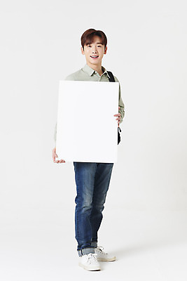 포토 JPG 스튜디오촬영 전신 배너 남자 대학생 책가방 사각프레임 실내 한명 서기 미소 들기 청년 성인 앞모습 30대 한국인 흰배경 성인남자한명만 국내포토 1 학생 뷰포인트 백그라운드 가방 모션 프레임 표정 사람 동양인 내부 장년 사각형 흰색 남자한명만 성인남자만 파일형식