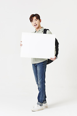 포토 JPG 스튜디오촬영 전신 배너 남자 대학생 책가방 사각프레임 실내 한명 서기 미소 들기 청년 성인 앞모습 30대 한국인 흰배경 성인남자한명만 국내포토 1 학생 뷰포인트 백그라운드 가방 모션 프레임 표정 사람 동양인 내부 장년 사각형 흰색 남자한명만 성인남자만 파일형식