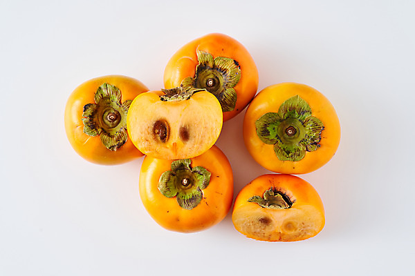 포토 JPG 스튜디오촬영 음식 과일 식재료 단면 실내 사람없음 하이앵글 흰배경 슬라이스 단감 국내포토 뷰포인트 백그라운드 감 내부 흰색 파일형식