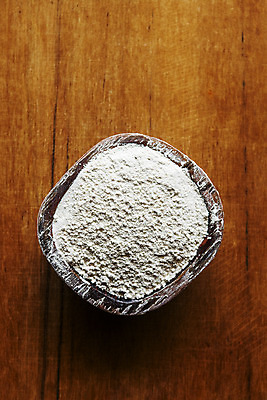 포토 JPG 곡류 실내 사람없음 밀 경상남도 특산물 밀가루 방앗간 진주시 갈색배경 국내포토 백그라운드 내부 갈색 가루 경상도 파일형식