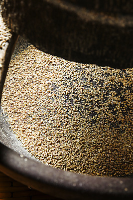 포토 JPG 한국전통 실내 근접촬영 사람없음 경기도 전통주 맷돌 양조장 제조과정 파주 누룩 국내포토 전통 뷰포인트 주류 한국 내부 과정 파일형식