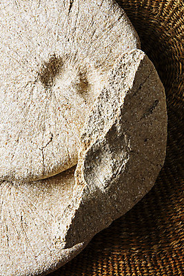 포토 JPG 한국전통 단면 실내 사람없음 하이앵글 소쿠리 발효 경기도 전통주 양조장 파주 누룩 국내포토 전통 뷰포인트 주류 한국 내부 바구니 파일형식