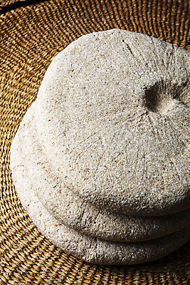 포토 JPG 한국전통 실내 사람없음 쌓기 소쿠리 발효 경기도 전통주 양조장 파주 누룩 국내포토 전통 모션 주류 한국 내부 바구니 파일형식