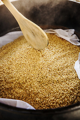 포토 JPG 한국전통 실내 사람없음 보자기 가마솥 경상북도 특산물 발효 나무주걱 식초 예천 제조과정 누룩 고두밥 국내포토 전통 밥 한국 내부 목재 솥 경상도 주걱 과정 파일형식 천_직물