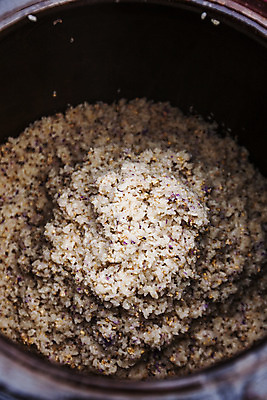 포토 JPG 한국전통 실내 사람없음 항아리 충청남도 담기 전통주 제조과정 누룩 고두밥 국내포토 전통 모션 밥 주류 한국 내부 도자기 충청도 과정 파일형식