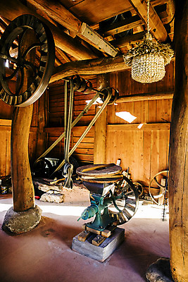 포토 JPG 한국전통 실내 사람없음 내부 제조 경상남도 나무기둥 나무벽 물레방아 방앗간 하동 국내포토 전통 벽 한국 목재 경상도 파일형식