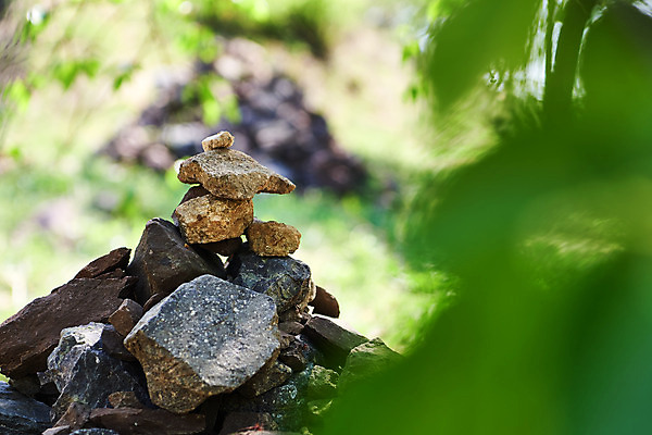 포토 JPG 주간 풍경 사람없음 야외 아웃포커스 관광지 쌓기 봄 돌_바위 소프트포커스 충청북도 국내여행 소원탑 국내포토 자연요소 계절 여행 모션 촬영기법 탑 충청도 파일형식