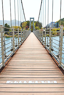 포토 JPG 주간 풍경 사람없음 야외 관광지 봄 충청북도 국내여행 초평저수지 가교 국내포토 자연요소 건축물 계절 여행 저수지 충청도 파일형식