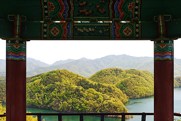 포토 JPG 주간 풍경 사람없음 야외 관광지 봄 숲 정자 충청북도 국내여행 초평저수지 국내포토 자연요소 건축물 계절 여행 저수지 충청도 파일형식