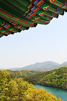 포토 JPG 주간 하늘 풍경 사람없음 야외 관광지 봄 숲 충청북도 국내여행 지붕처마 초평저수지 국내포토 자연요소 계절 여행 지붕 저수지 처마 충청도 파일형식