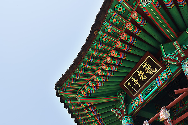 포토 JPG 주간 로우앵글 하늘 풍경 사람없음 야외 관광지 봄 정자 충청북도 국내여행 초평저수지 현판 국내포토 자연요소 건축물 계절 뷰포인트 여행 저수지 충청도 파일형식