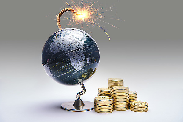 PSD 편집 편집이미지 사람없음 금융 글로벌 지구본 3D 동전 폭발 폭탄 불안 디지털합성 세계경제 경제불황 동전탑 심지 편집소스 편집3D 감정 돈 경제 쌓기 폭발물 불황 파일형식