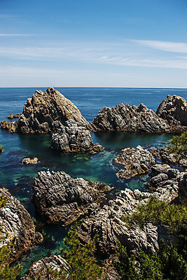 포토 JPG 주간 바다 하늘 풍경 사람없음 야외 바위 강원도 동해 국내여행 동해시 국내포토 자연요소 여행 한국 돌_바위 파일형식