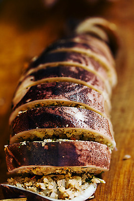 포토 JPG 음식 식재료 실내 근접촬영 사람없음 아웃포커스 해산물 오징어 강원도 속초 오징어순대 나무배경 국내포토 뷰포인트 백그라운드 연체동물 한국 촬영기법 내부 수중동물 순대 파일형식