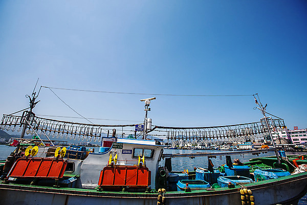 포토 JPG 주간 바다 하늘 풍경 사람없음 야외 항구 강원도 국내여행 속초 선박 국내포토 자연요소 여행 수상교통 교통시설 한국 파일형식