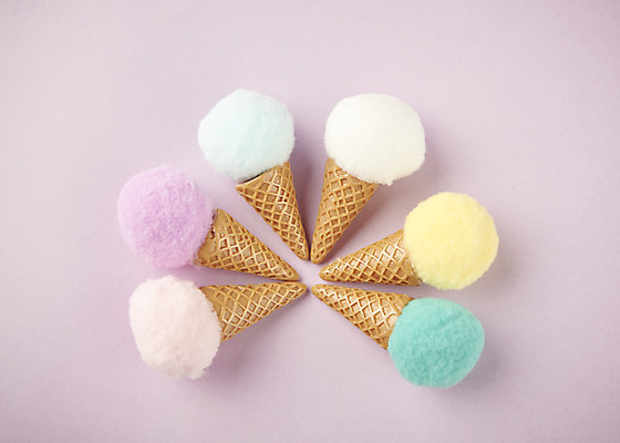 포토 JPG 스튜디오촬영 실내 따뜻함 사람없음 하이앵글 모형 봄 오브젝트 감성 콘아이스크림 보라색배경 플랫레이 국내포토 계절 뷰포인트 백그라운드 컨셉 아이스크림 내부 보라색 플랫 파일형식