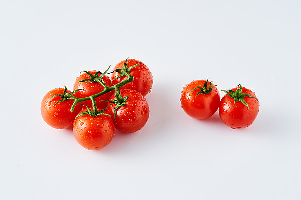포토 JPG 스튜디오촬영 음식 토마토 채소 식재료 방울토마토 디저트 실내 사람없음 물방울 신선 흰배경 국내포토 백그라운드 내부 흰색 파일형식