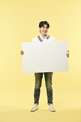 포토 JPG 스튜디오촬영 전신 배너 남자 사각프레임 실내 한명 서기 미소 들기 20대 성인 앞모습 한국인 노란배경 의료성형뷰티 성인남자한명만 국내포토 1 뷰포인트 백그라운드 모션 프레임 표정 사람 동양인 청년 내부 노란색 사각형 남자한명만 성인남자만 파일형식