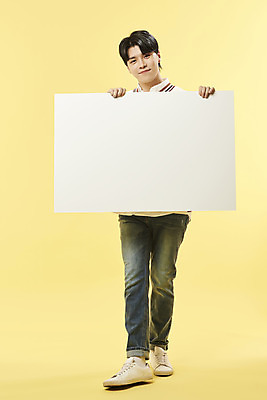 포토 JPG 스튜디오촬영 전신 배너 남자 사각프레임 실내 한명 서기 미소 들기 20대 성인 앞모습 한국인 노란배경 의료성형뷰티 성인남자한명만 국내포토 1 뷰포인트 백그라운드 모션 프레임 표정 사람 동양인 청년 내부 노란색 사각형 남자한명만 성인남자만 파일형식