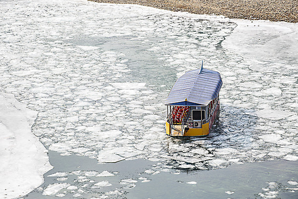 포토 JPG 주간 겨울 사람없음 야외 강 얼음 국내여행 영월 선박 겨울풍경 청령포 국내포토 자연요소 계절 여행 수상교통 풍경 강원도 명승지 파일형식