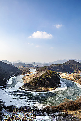 포토 JPG 주간 나무 구름 자연 하늘 산 사람없음 야외 강 국내여행 영월 한반도지형 국내포토 자연요소 식물 여행 생태계 강원도 명승지 파일형식
