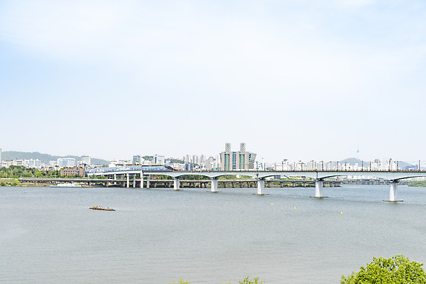 포토 JPG 주간 하늘 빌딩 사람없음 야외 봄풍경 한강 선유도공원 가교 국내포토 자연요소 건축물 공원 서울 풍경 건물 봄 랜드마크 파일형식