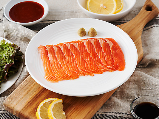 포토 JPG 스튜디오촬영 접시 실내 사람없음 회 천 레몬 해산물 간장 나무도마 숭어 초고추장 국내포토 식기 음식 과일 도마 내부 목재 직물 양념 파일형식