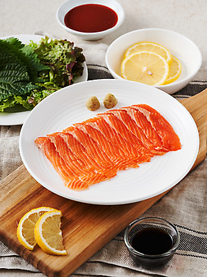 포토 JPG 스튜디오촬영 그릇 실내 사람없음 회 상추 천 레몬 해산물 간장 나무도마 숭어 초고추장 국내포토 식기 음식 채소 과일 도마 내부 목재 직물 양념 파일형식