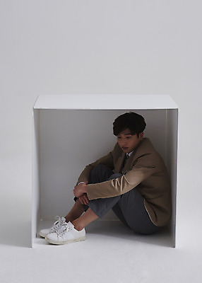 포토 JPG 스튜디오촬영 전신 남자 교복 청소년 고등학생 스트레스 실내 한명 앉기 옆모습 10대 상자 어둠 한국인 고독 무서움 사회이슈 흰배경 웅크림 갇힘 왕따 우울감 십대남자한명만 PTSD 국내포토 1 학생 옷 감정 뷰포인트 백그라운드 컨셉 모션 사람 동양인 내부 흰색 질병 남자한명만 십대남자만 파일형식