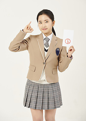 포토 JPG 스튜디오촬영 학생 여자 교복 청소년 고등학생 실내 한명 미소 들기 상반신 앞모습 10대 한국인 투표 선거 사회이슈 약속 투표용지 선거권 십대여자한명만 베이지색배경 기표문양 유권자 국내포토 1 문양 옷 뷰포인트 백그라운드 컨셉 모션 표정 사람 동양인 내부 민주주의 베이지색 여자한명만 십대여자만 파일형식