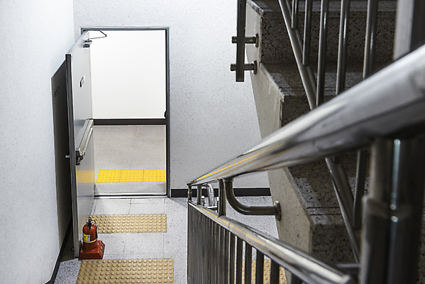 포토 JPG 실내 안전 사람없음 계단 소방 안전교육 소화기 비상구 비상문 사고안전 국내포토 교육 내부 안전장비 파일형식