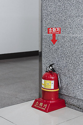 포토 JPG 화살표 실내 안전 사람없음 복도 소방 안전교육 소화기 사고안전 소방용품 국내포토 교육 내부 안전장비 파일형식