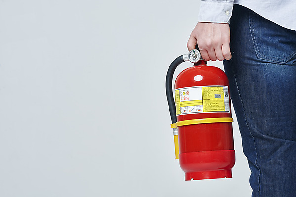 포토 JPG 스튜디오촬영 남자 회색배경 실내 한명 들기 안전 20대 성인 뒷모습 한국인 하반신 소방 안전교육 소화기 점검 사고안전 소방용품 성인남자한명만 국내포토 1 교육 뷰포인트 백그라운드 모션 사람 동양인 청년 내부 회색 안전장비 남자한명만 성인남자만 파일형식