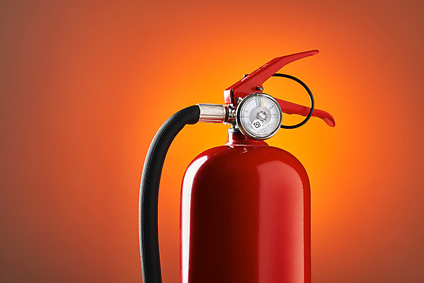 포토 JPG 스튜디오촬영 실내 안전 사람없음 소방 오브젝트 안전교육 소화기 빨간배경 사고안전 소방용품 국내포토 교육 백그라운드 내부 빨간색 안전장비 파일형식