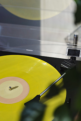 포토 JPG 실내 사람없음 햇빛 소프트포커스 창가 복고 턴테이블 뉴트로 국내포토 창문 촬영기법 내부 태양 파일형식