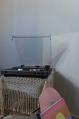 포토 JPG 실내 사람없음 햇빛 창가 복고 턴테이블 뉴트로 국내포토 창문 내부 태양 파일형식